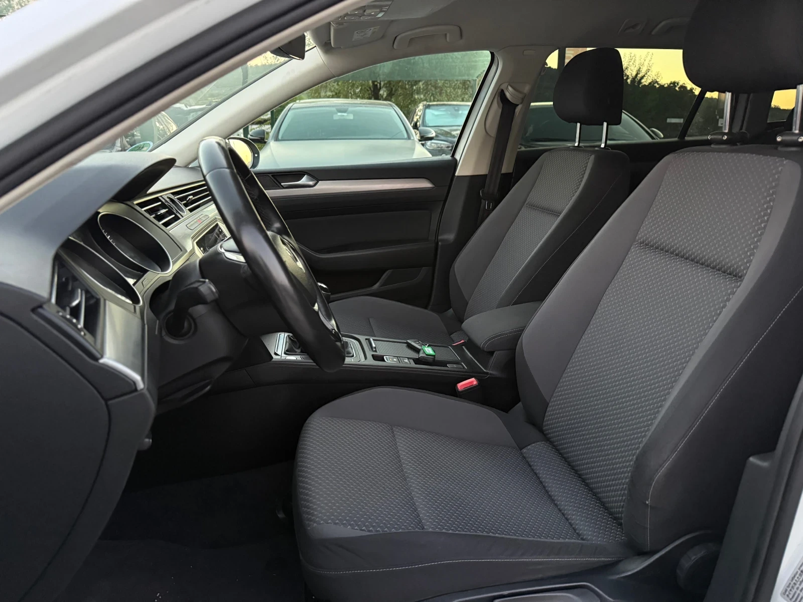 VW Passat 2.0TDi Нави Дисктроник Подгрев, снимка 9 - Автомобили и джипове - 55654074