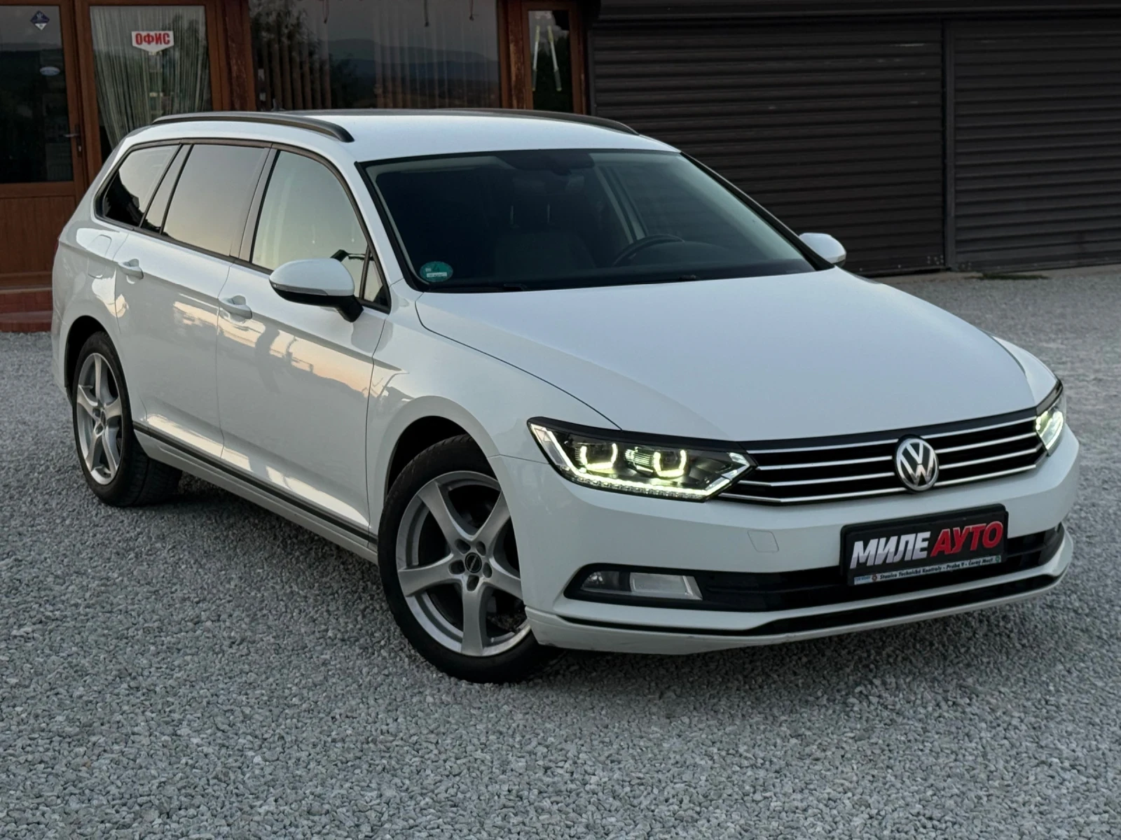VW Passat 2.0TDi Нави Дисктроник Подгрев, снимка 2 - Автомобили и джипове - 55654074