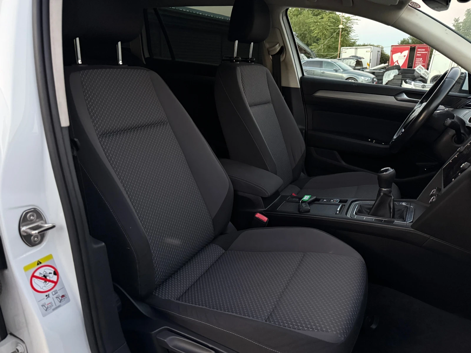 VW Passat 2.0TDi Нави Дисктроник Подгрев, снимка 10 - Автомобили и джипове - 55654074