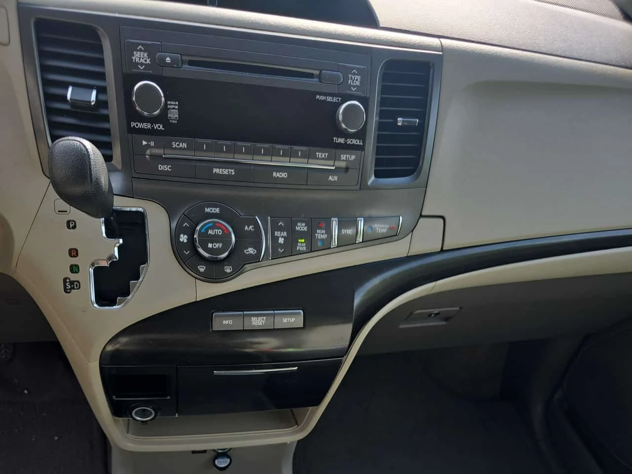 Toyota Sienna * LE * АВТОКРЕДИТ БЕЗ ПЪРВОНАЧАЛНА ВНОСКА* , снимка 9 - Автомобили и джипове - 55735166