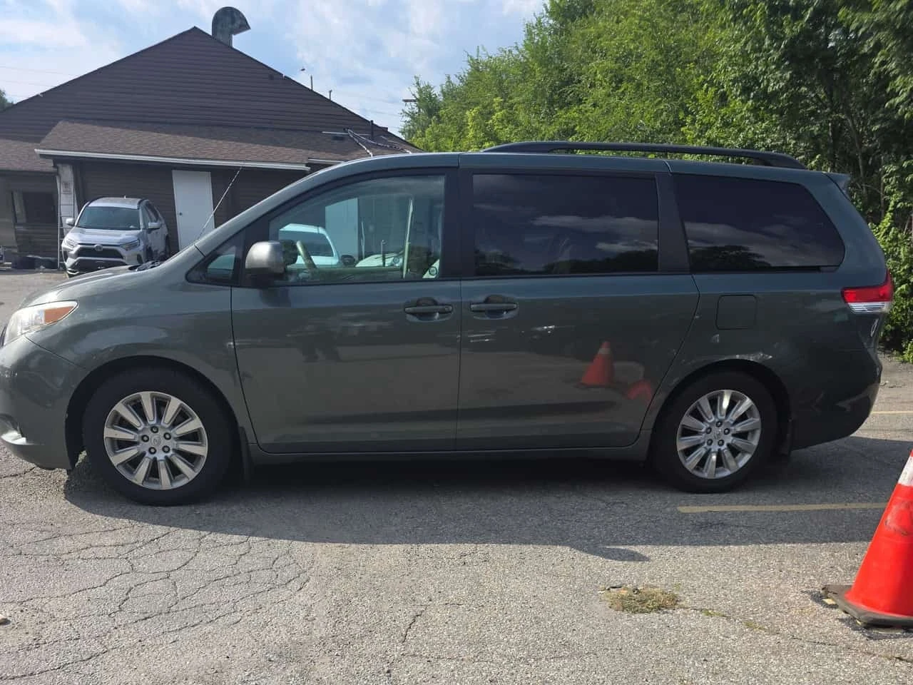 Toyota Sienna * LE * АВТОКРЕДИТ БЕЗ ПЪРВОНАЧАЛНА ВНОСКА* , снимка 2 - Автомобили и джипове - 55735166