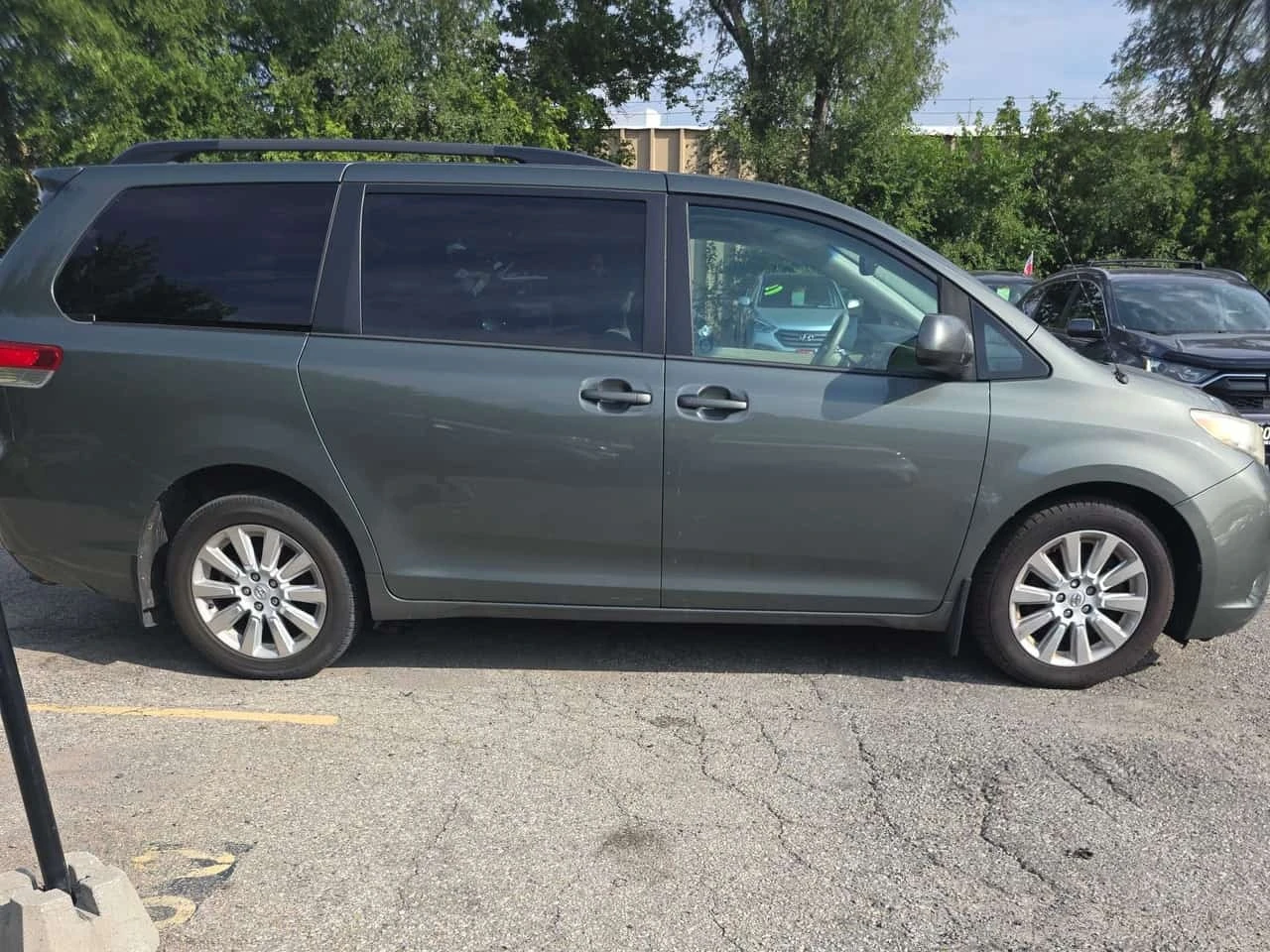 Toyota Sienna * LE * АВТОКРЕДИТ БЕЗ ПЪРВОНАЧАЛНА ВНОСКА* , снимка 3 - Автомобили и джипове - 55735166
