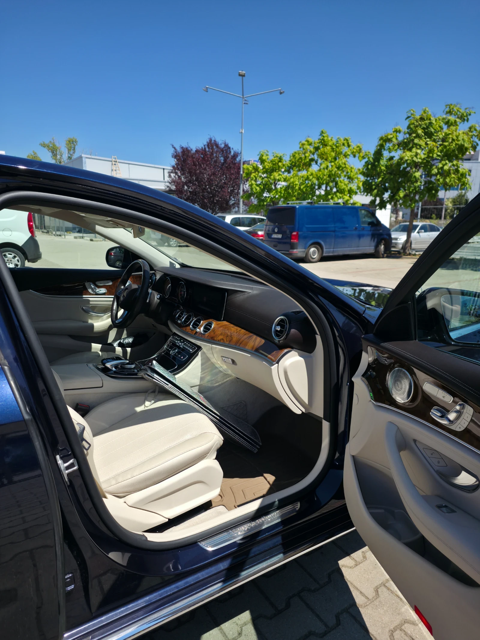 Mercedes-Benz E 300 4 Matic, снимка 8 - Автомобили и джипове - 55953545