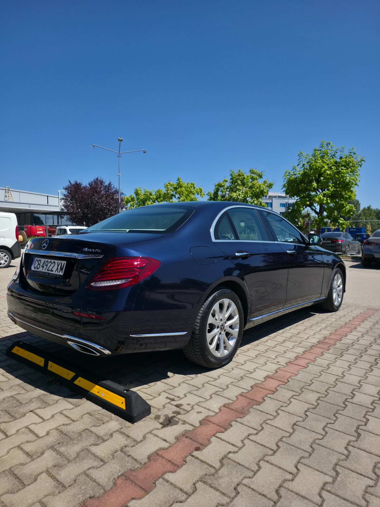Mercedes-Benz E 300 4 Matic, снимка 3 - Автомобили и джипове - 55953545