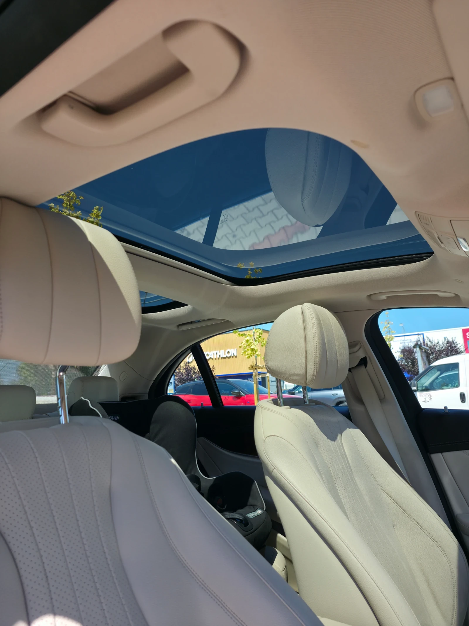 Mercedes-Benz E 300 4 Matic, снимка 10 - Автомобили и джипове - 55953545