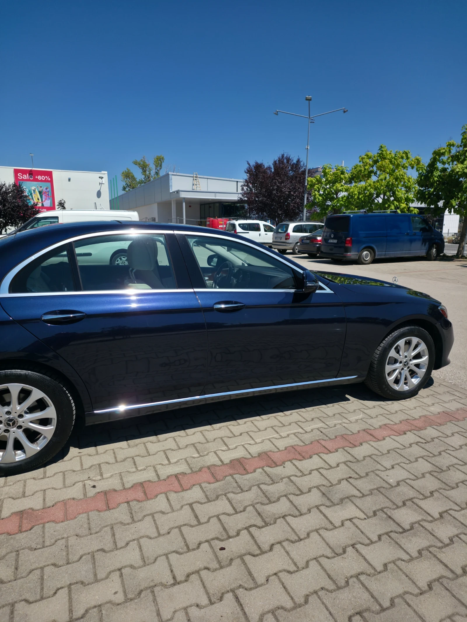 Mercedes-Benz E 300 4 Matic, снимка 2 - Автомобили и джипове - 55953545