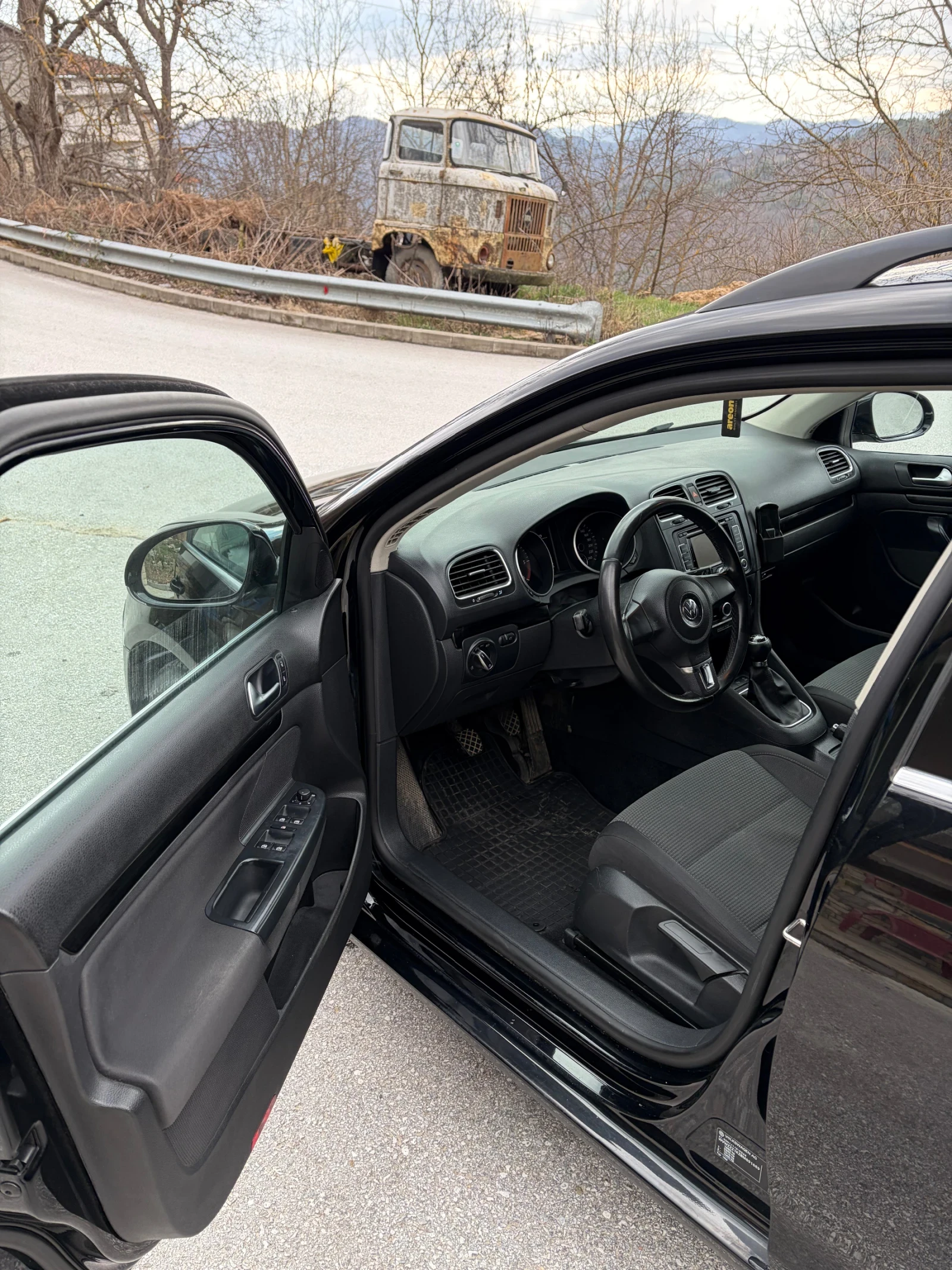 VW Golf Variant 1.6 tdi, снимка 8 - Автомобили и джипове - 55995618