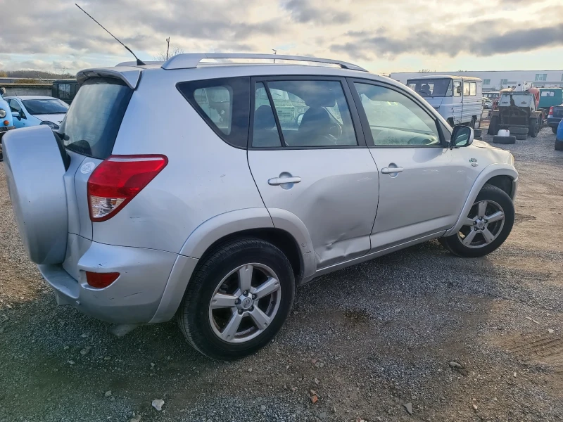 Toyota Rav4 2.2D-CAT , снимка 4 - Автомобили и джипове - 47923207