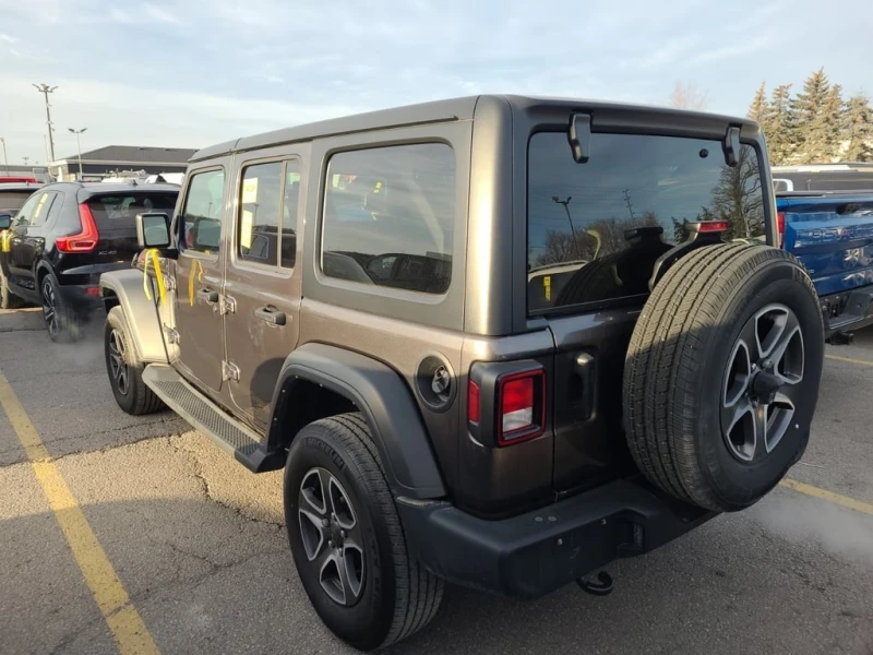 Jeep Wrangler 2021 Unlimited Sport * CARFAX * БЕЗ ПЪРВОНАЧАЛНА, снимка 3 - Автомобили и джипове - 52943525