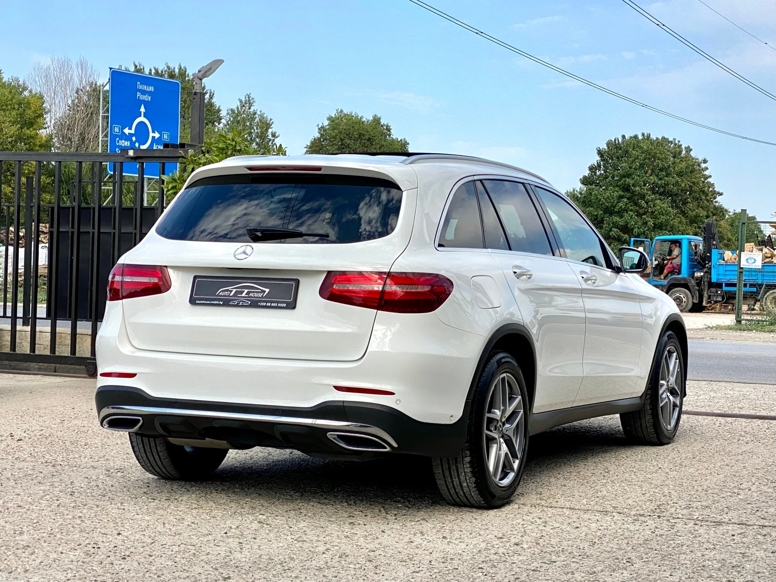 Mercedes-Benz GLC 350 AMG* 9G* Pano* Head UP* Distronic* Key GO* FULL*  - изображение 2