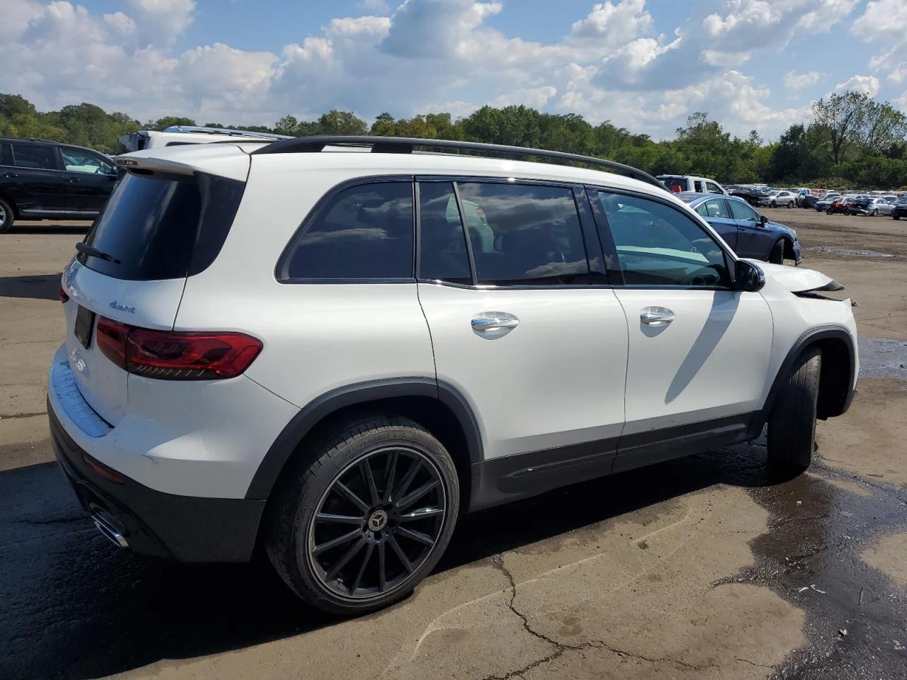 Mercedes-Benz GLB 250 4MATIC - изображение 3