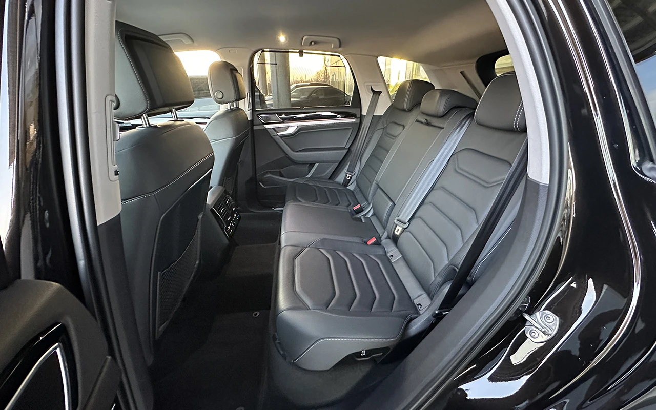 VW Touareg 3.0 TDI Elegance, снимка 7 - Автомобили и джипове - 53924152