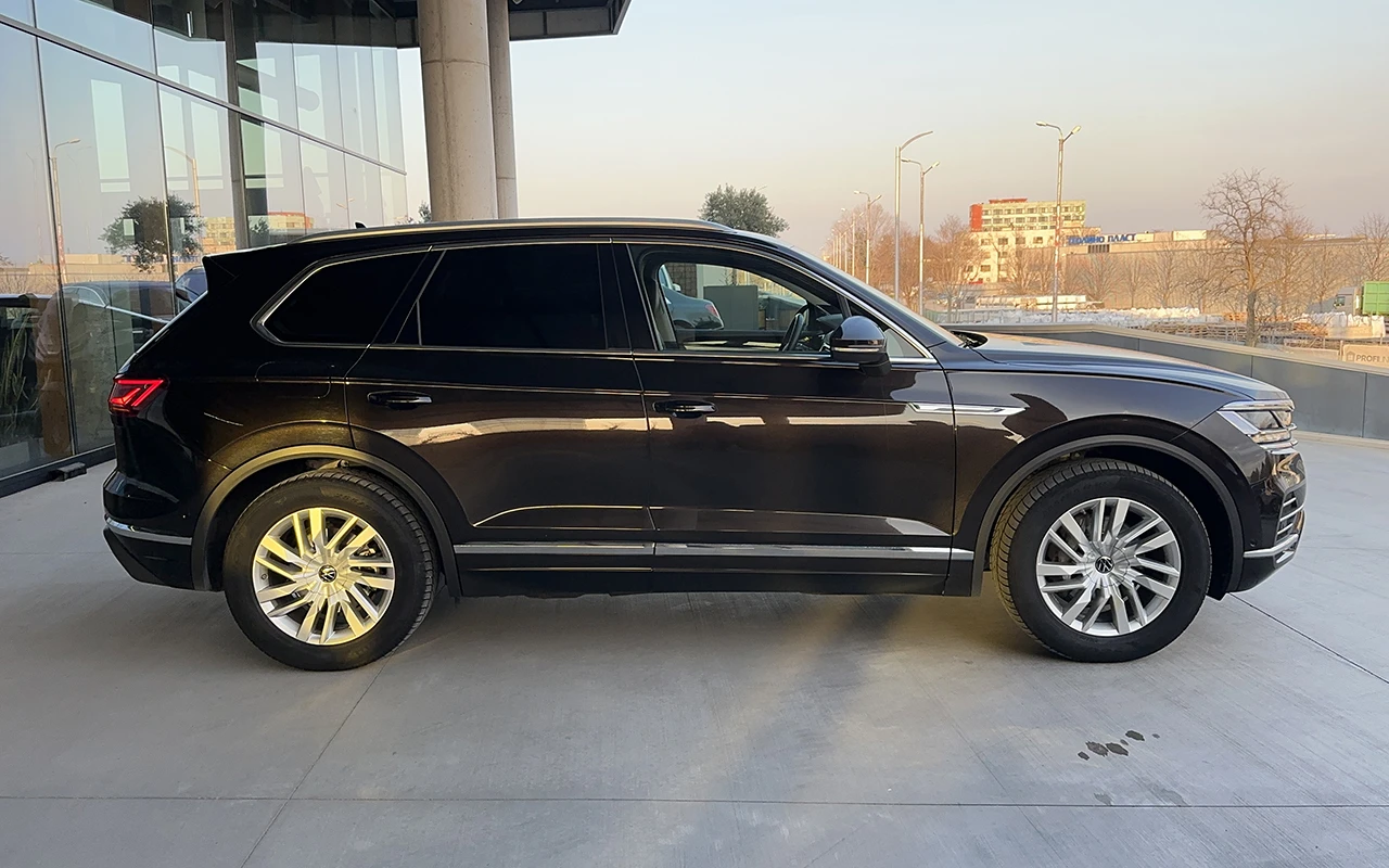 VW Touareg 3.0 TDI Elegance, снимка 3 - Автомобили и джипове - 53924152