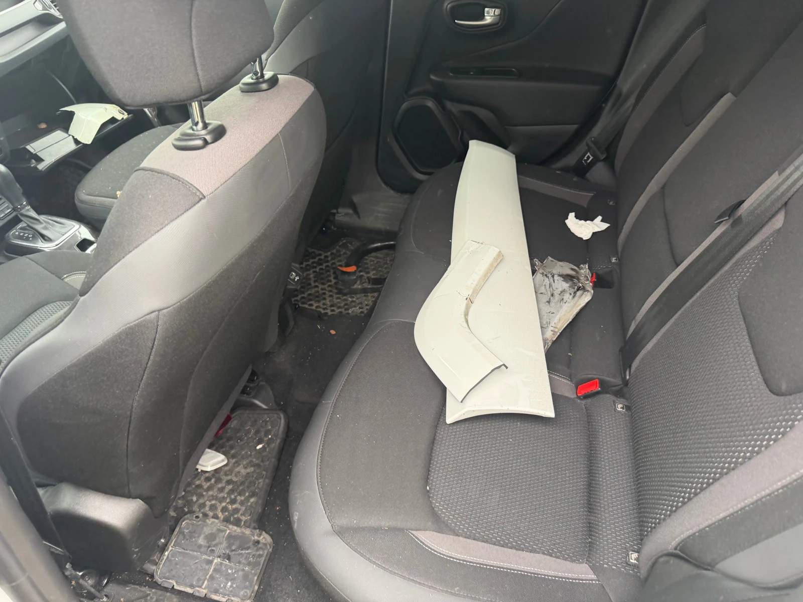 Jeep Renegade 1.3, снимка 8 - Автомобили и джипове - 54219330