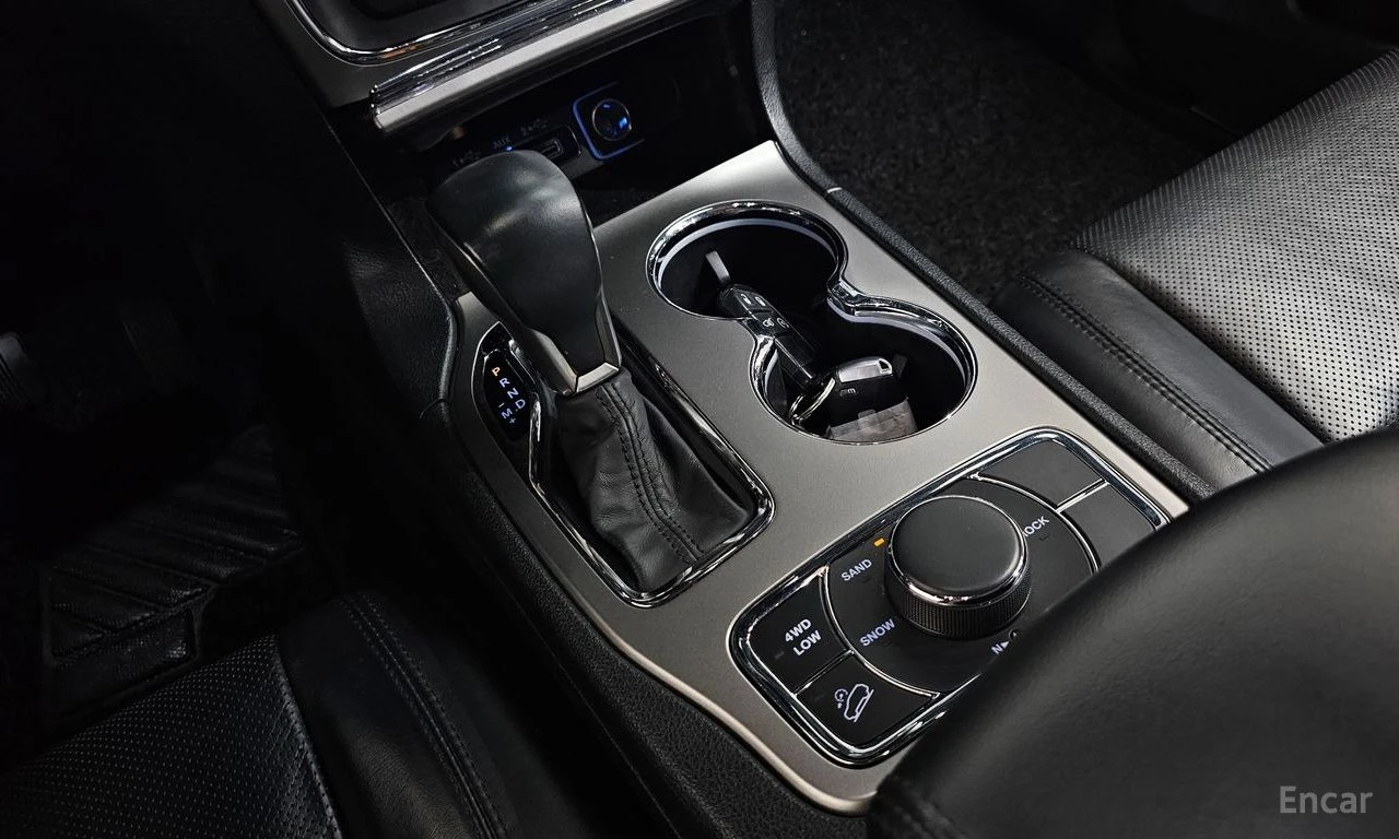 Jeep Grand cherokee 3.6* V6* 8ZF* ПОДГРЕВ* ОБДУХВАНЕ* КАМЕРА* КЕЙЛЕС* , снимка 9 - Автомобили и джипове - 54916839
