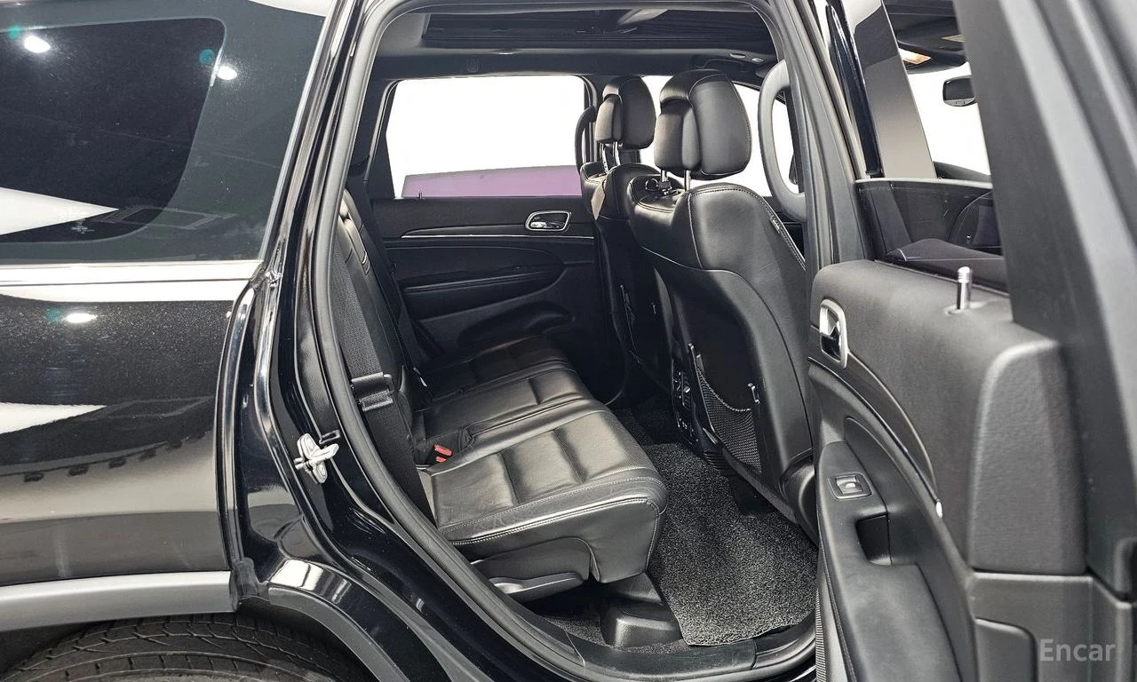 Jeep Grand cherokee 3.6* V6* 8ZF* ПОДГРЕВ* ОБДУХВАНЕ* КАМЕРА* КЕЙЛЕС* , снимка 12 - Автомобили и джипове - 54916839