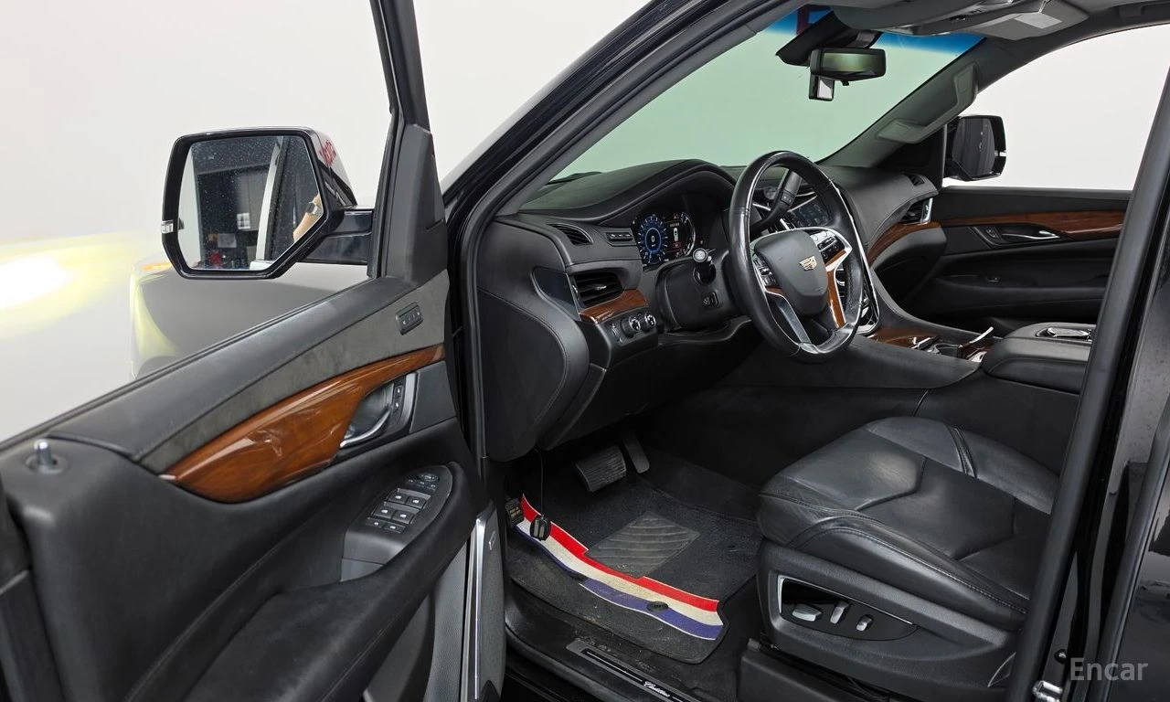 Cadillac Escalade 6.2* V8* ПОДГРЕВ* ОБДУХВАНЕ* МАСАЖ* КЕЙЛЕС* КАМЕРА, снимка 5 - Автомобили и джипове - 56214166