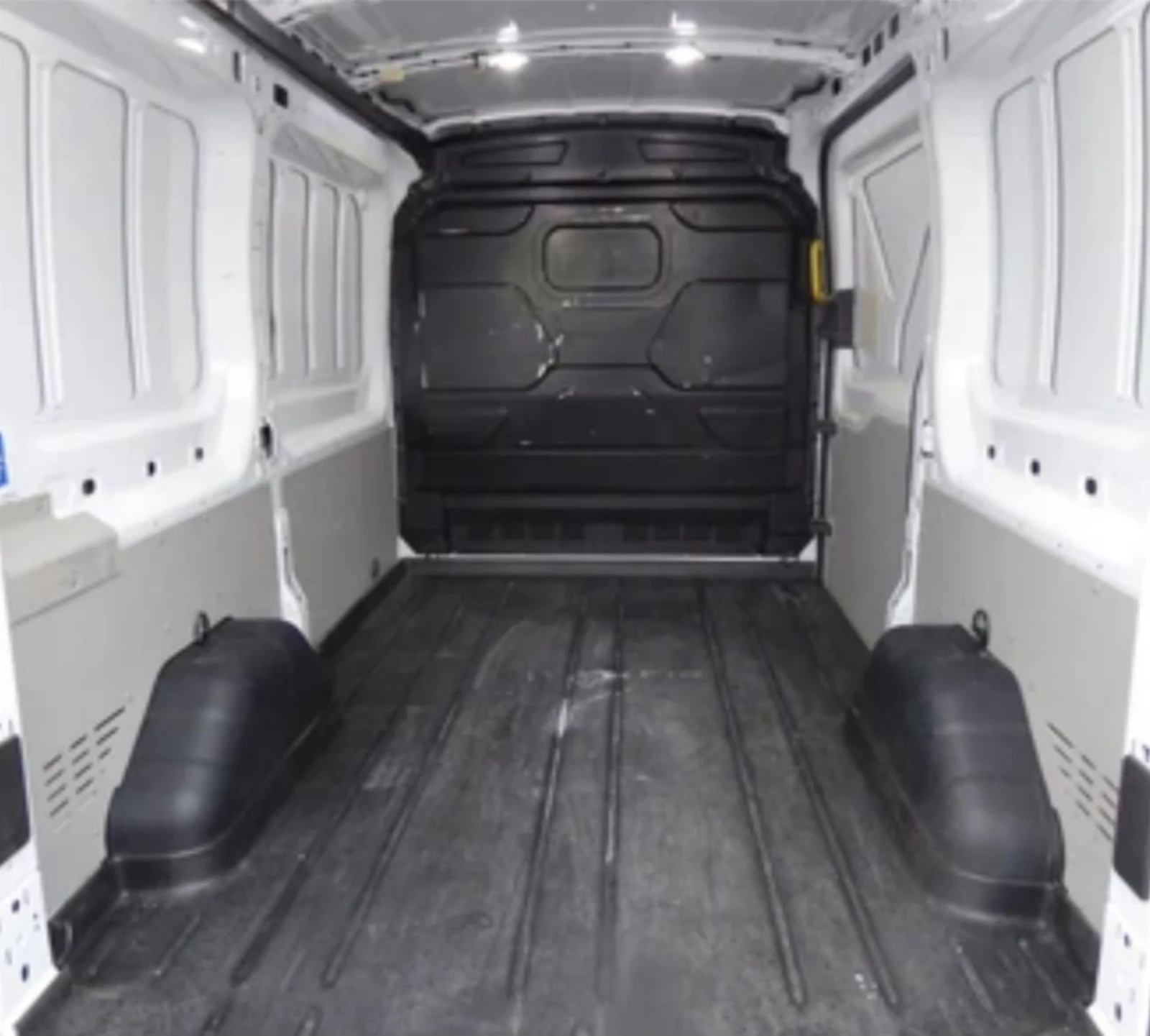 Ford Transit L2H2 2.0 TDCI - изображение 4