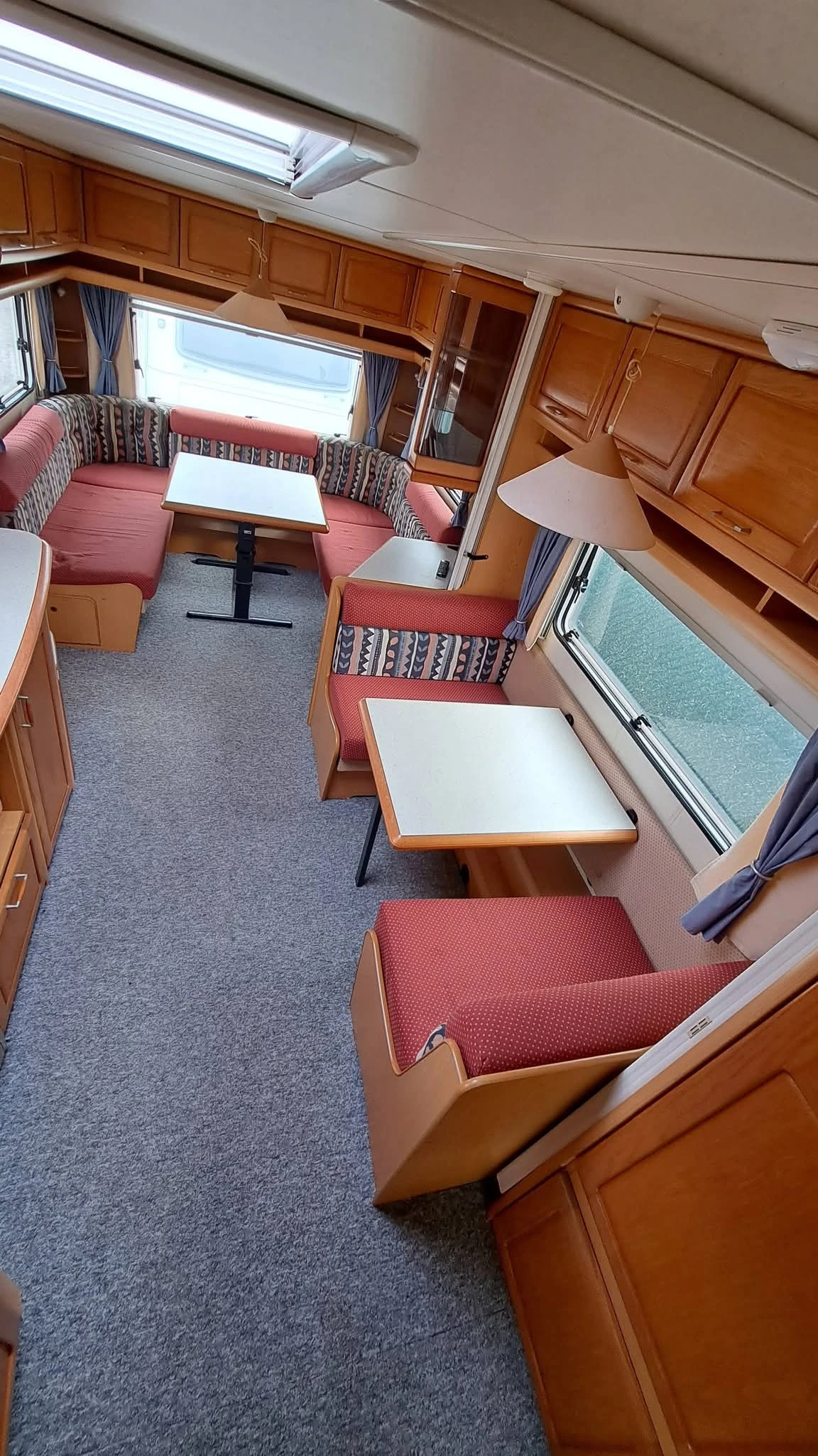 Каравана Hobby Пет местна , снимка 10 - Каравани и кемпери - 53937054