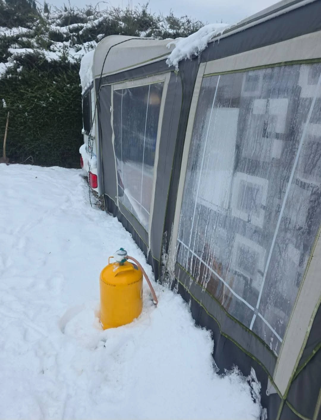 Каравана Hobby Пет местна , снимка 15 - Каравани и кемпери - 53937054