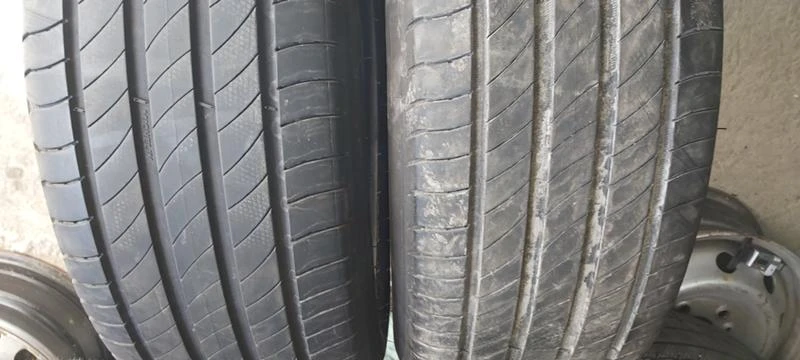 Гуми Летни 215/55R17, снимка 1 - Гуми и джанти - 32902926