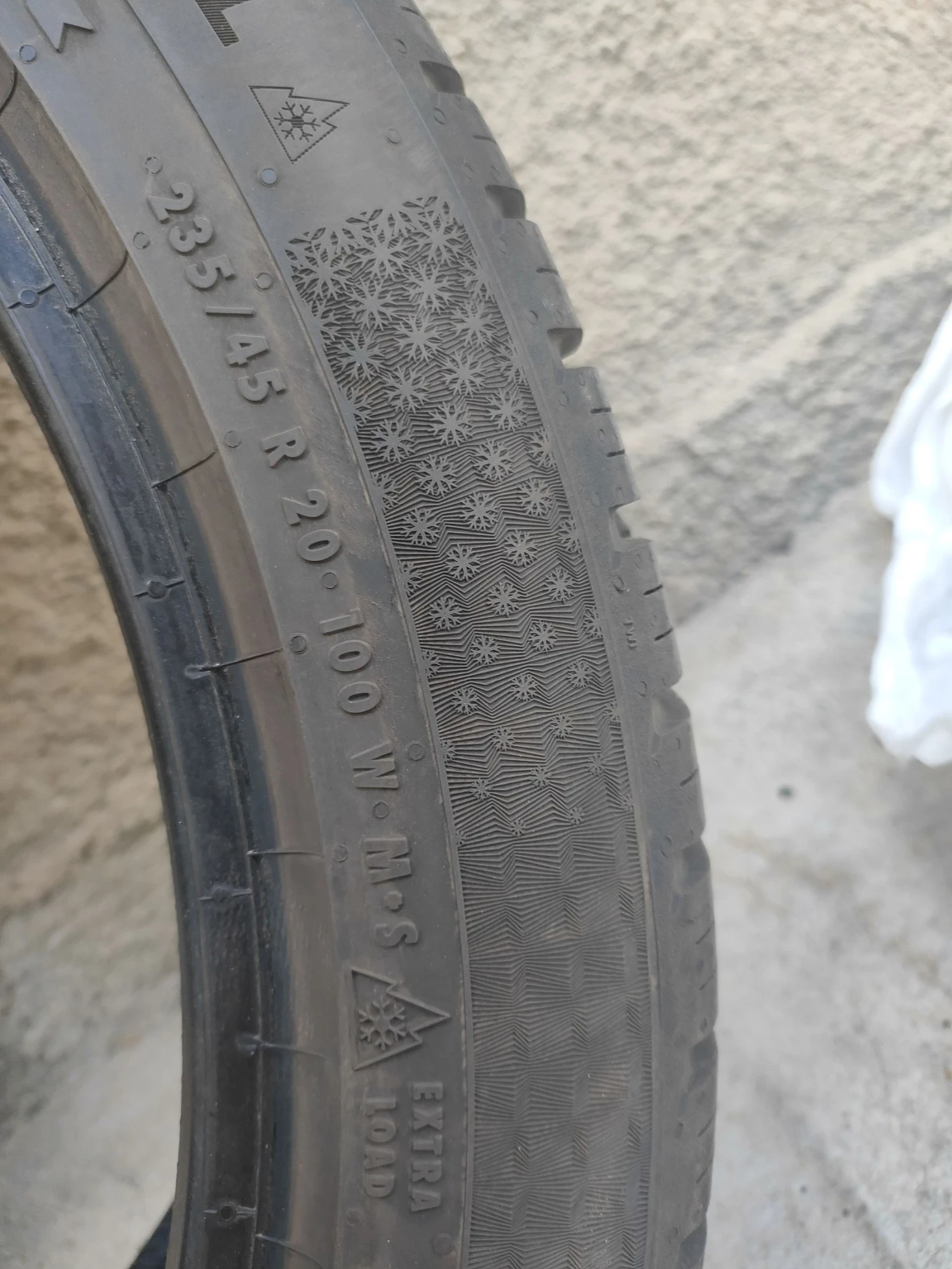 Гуми Всесезонни 235/45R20, снимка 6 - Гуми и джанти - 54427754