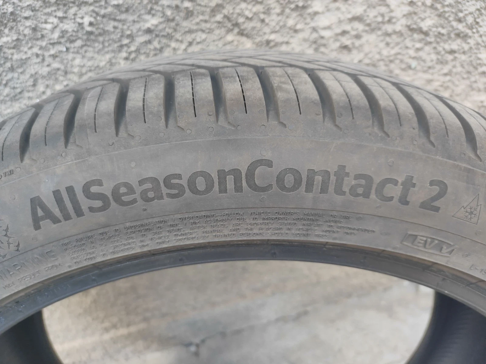 Гуми Всесезонни 235/45R20, снимка 3 - Гуми и джанти - 54427754