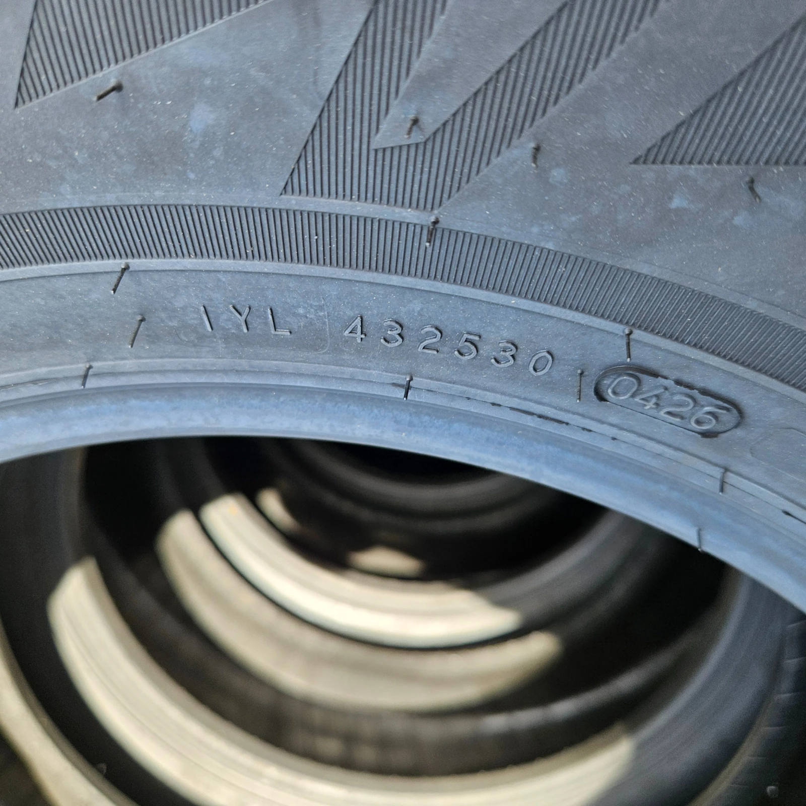 Гуми Летни 235/65R16, снимка 5 - Гуми и джанти - 54785568