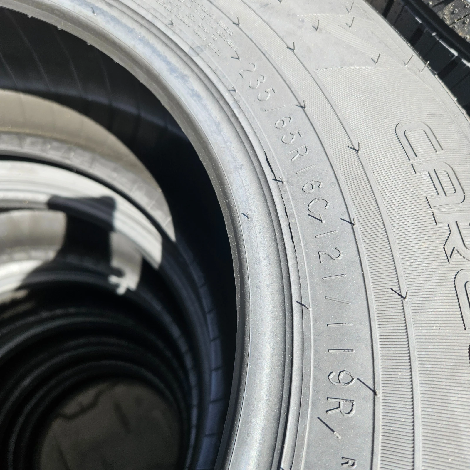 Гуми Летни 235/65R16, снимка 6 - Гуми и джанти - 54785568