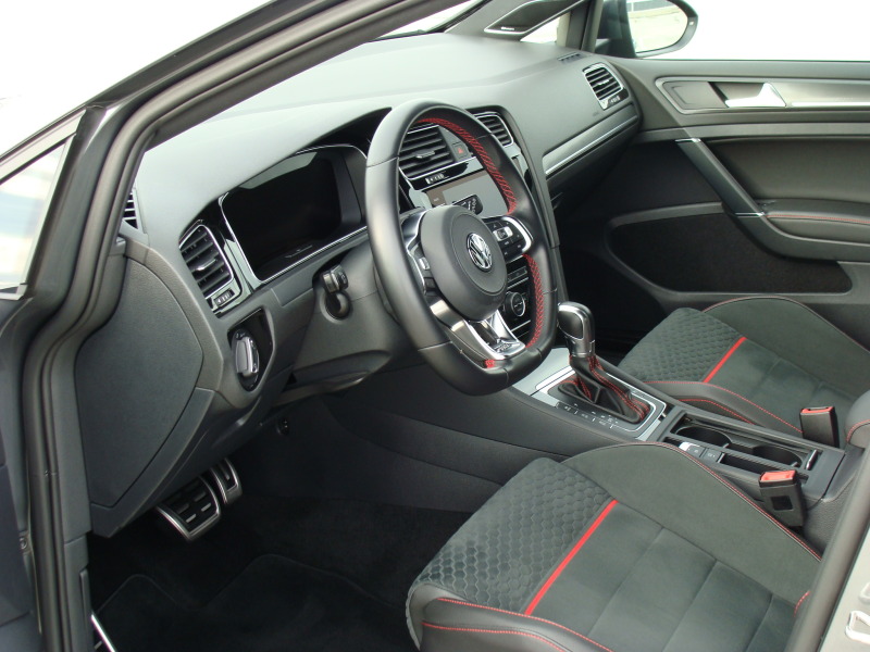 VW Golf GTI Performance , снимка 15 - Автомобили и джипове - 43561596