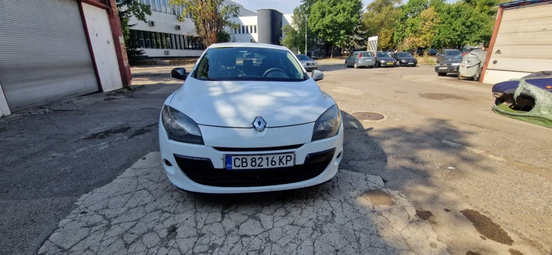 Renault Megane, снимка 2 - Автомобили и джипове - 47157756