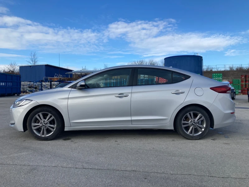 Hyundai Elantra 2.0i Автоматик , снимка 5 - Автомобили и джипове - 48451685