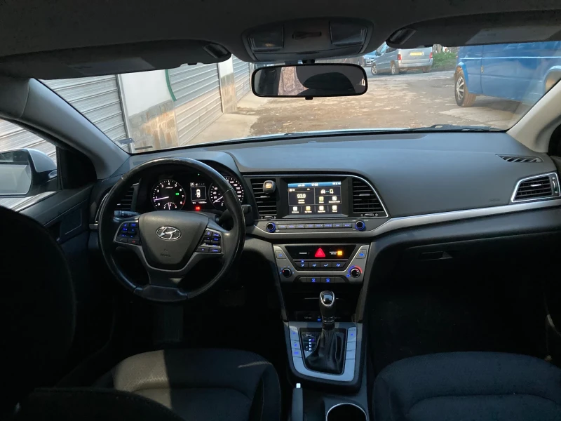 Hyundai Elantra 2.0i Автоматик , снимка 8 - Автомобили и джипове - 48451685