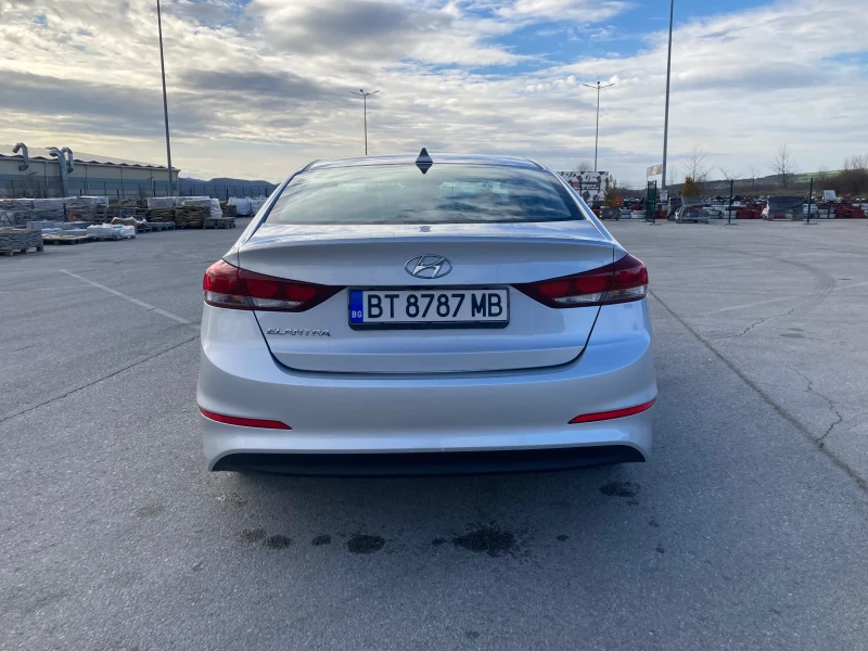 Hyundai Elantra 2.0i Автоматик , снимка 6 - Автомобили и джипове - 48451685