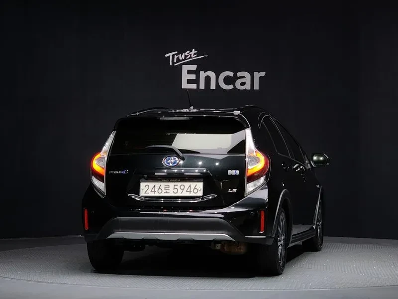 Toyota Prius C 1.5E CROSSOVER, снимка 4 - Автомобили и джипове - 55559832