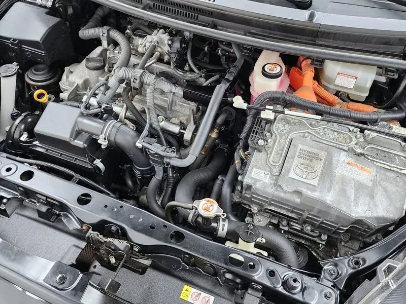 Toyota Prius C 1.5E CROSSOVER, снимка 6 - Автомобили и джипове - 55559832
