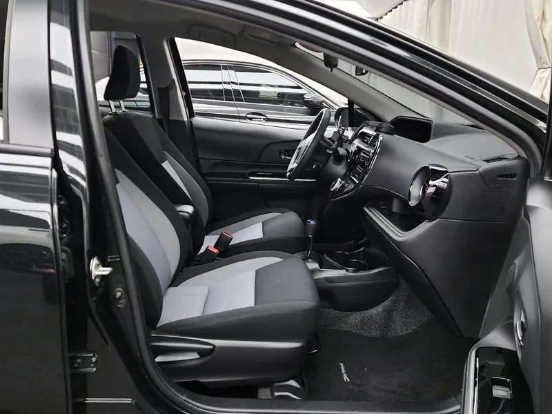 Toyota Prius C 1.5E CROSSOVER, снимка 11 - Автомобили и джипове - 55559832