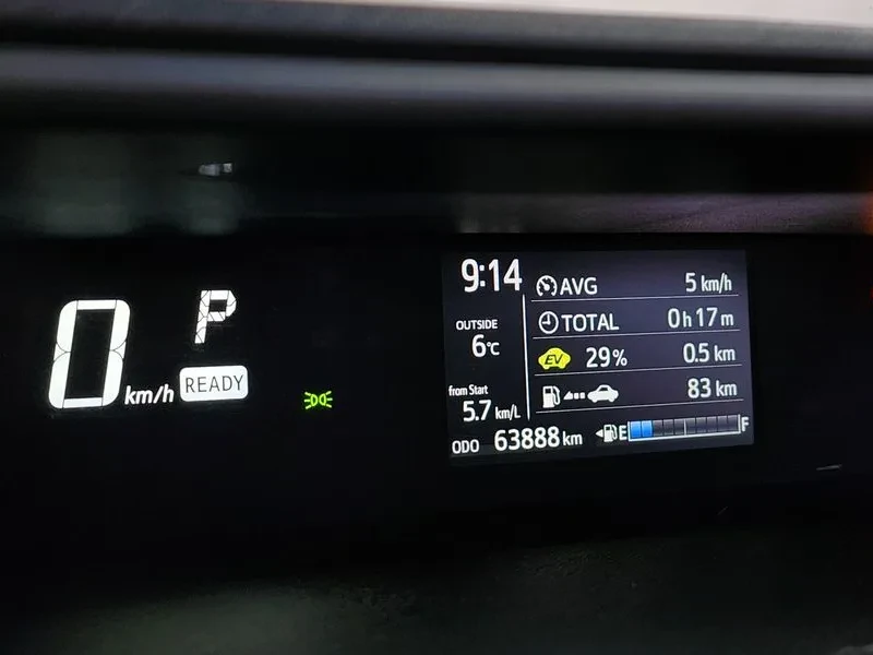 Toyota Prius C 1.5E CROSSOVER, снимка 8 - Автомобили и джипове - 55559832