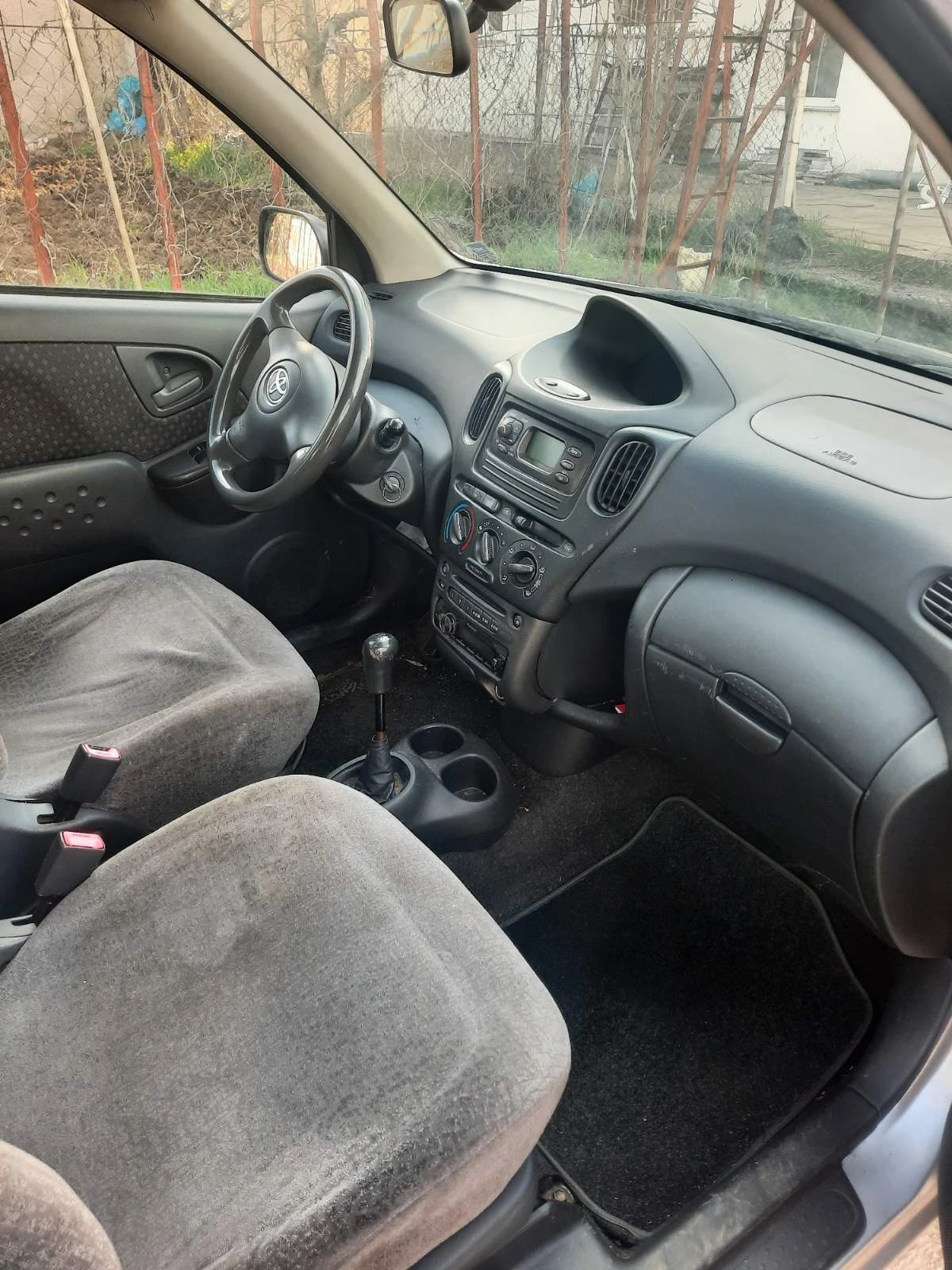 Toyota Yaris verso  - изображение 9