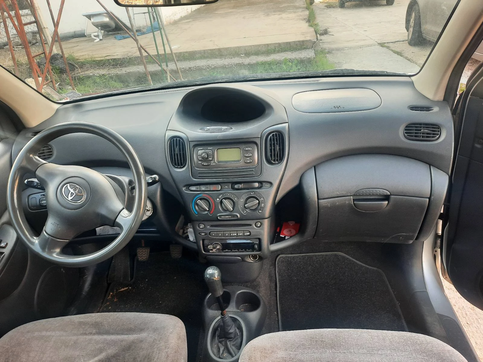 Toyota Yaris verso  - изображение 8