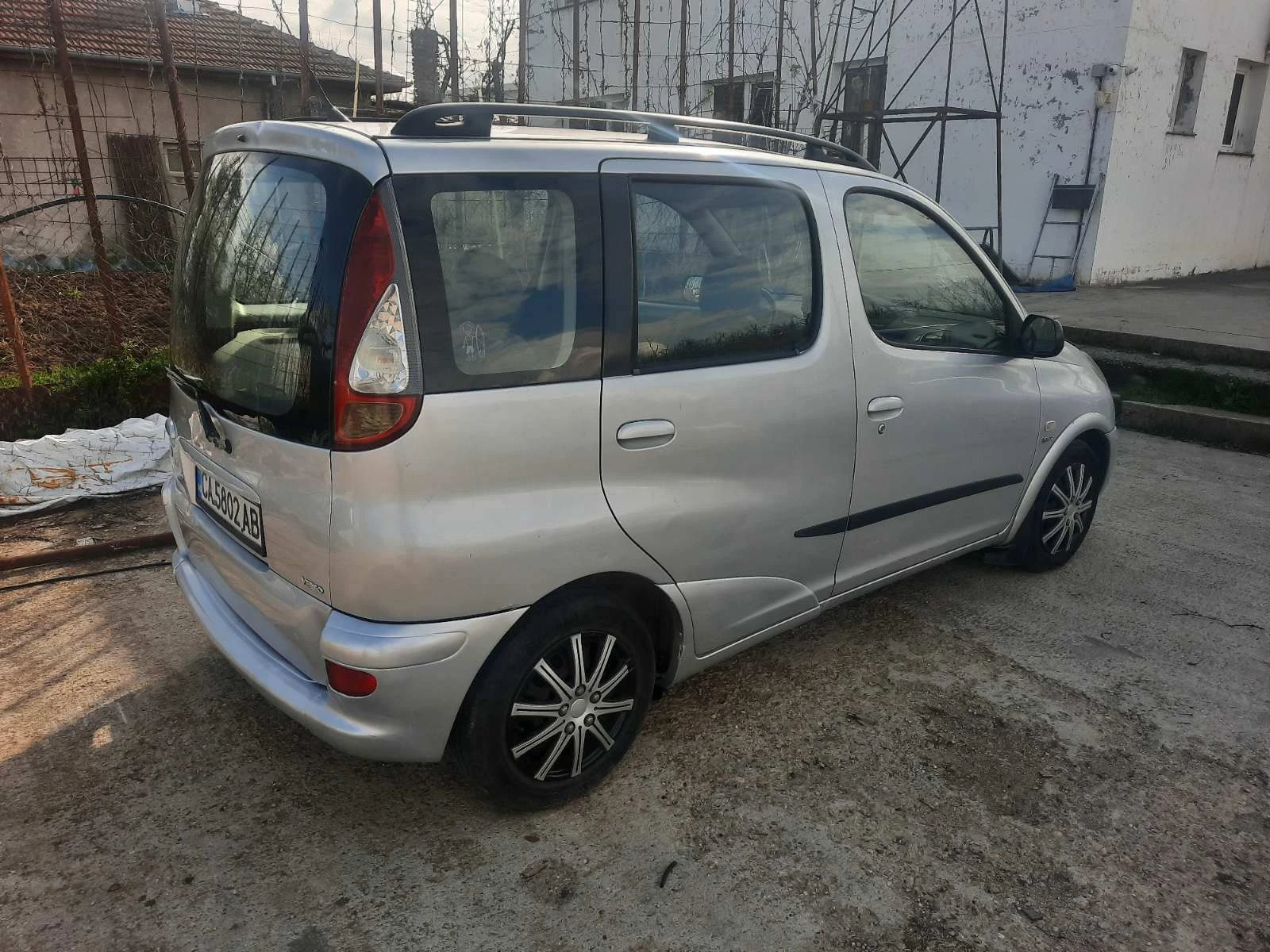 Toyota Yaris verso  - изображение 2