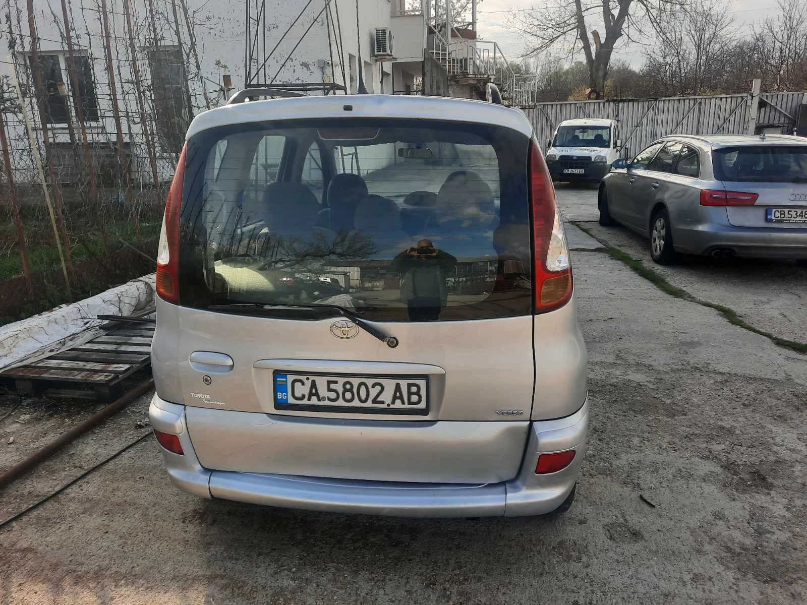 Toyota Yaris verso  - изображение 3