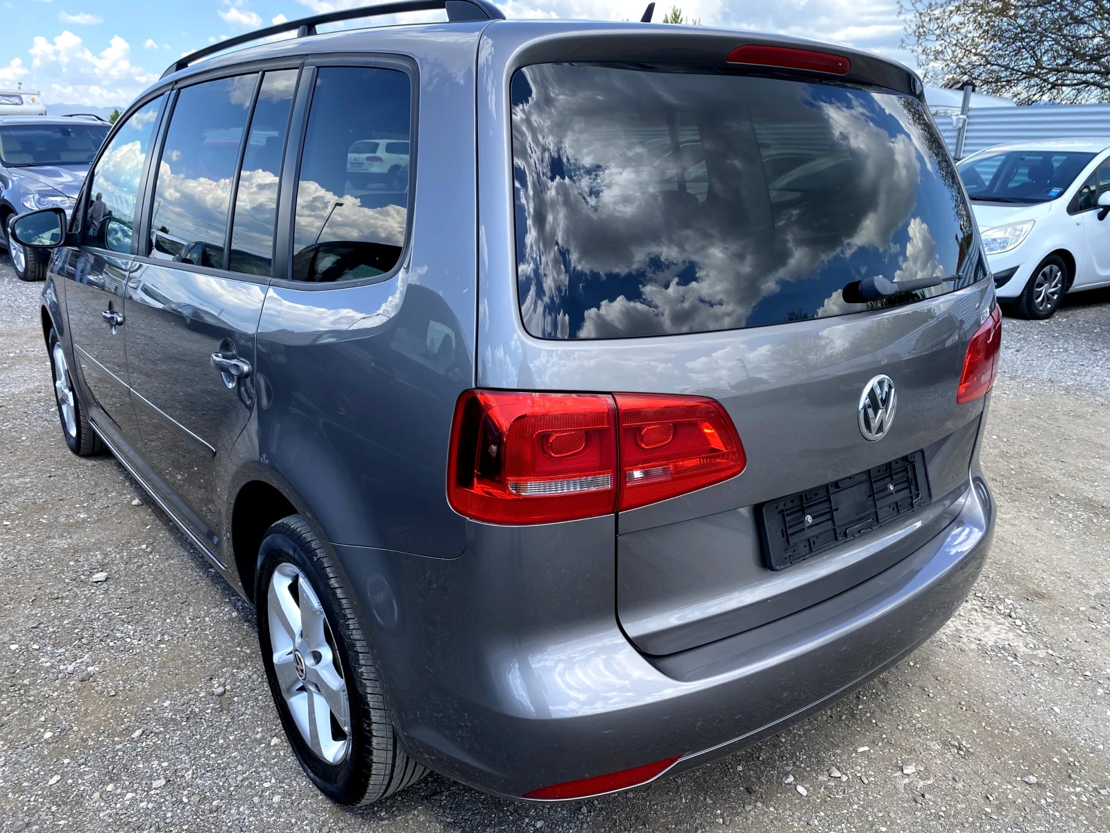 VW Touran 1.6TDI HighLine---Бонбон--- - изображение 3