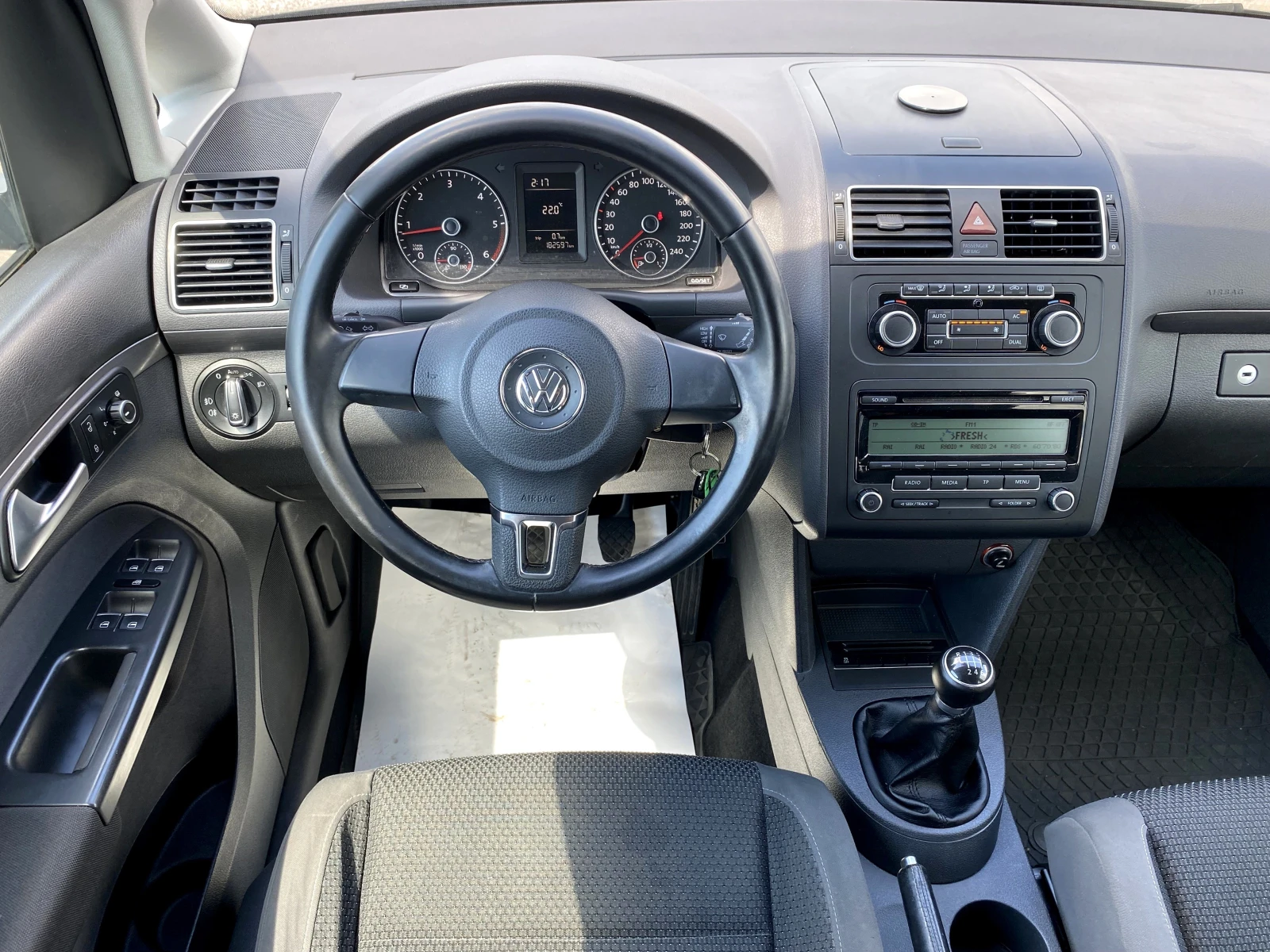 VW Touran 1.6TDI HighLine---Бонбон--- - изображение 7