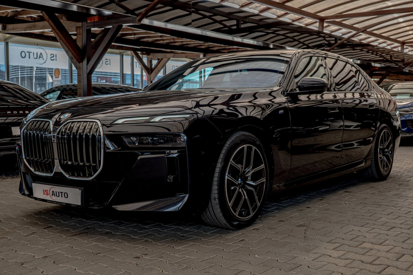 BMW 740 d/xDrive/Bowers&Wilkins/HuD/Панорама/Камера360 - изображение 3