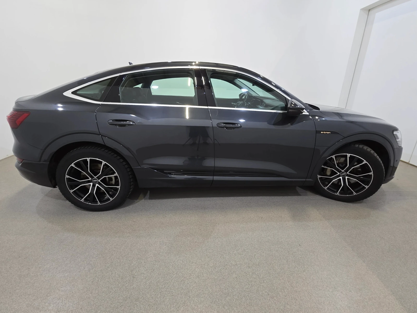 Audi E-Tron 50 Sportback - изображение 3