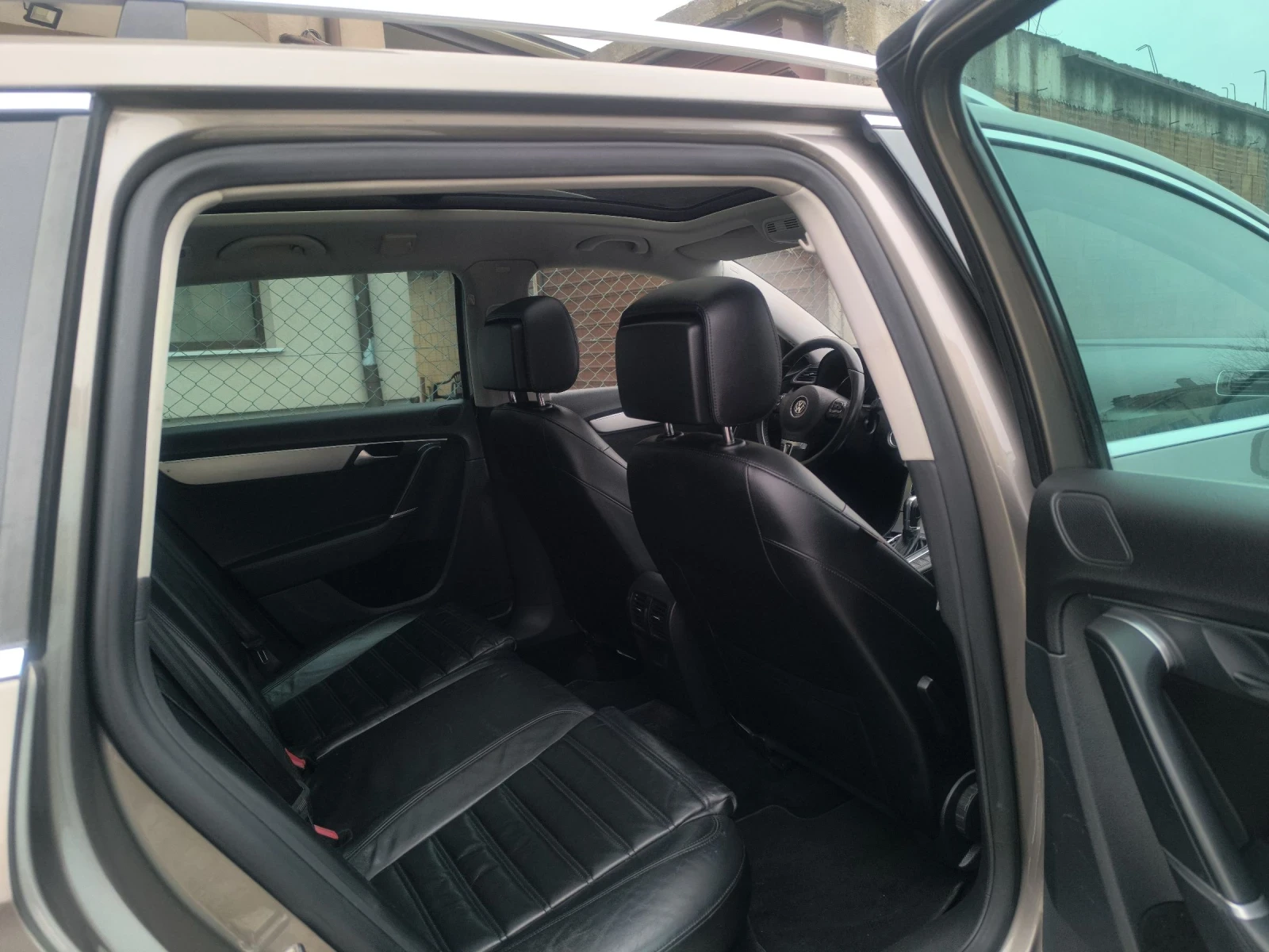 VW Passat 2.0 TDI/HIGHLINE/KEYLESS/CAMERA/PANORAMA/NAVI/FUL  - изображение 9