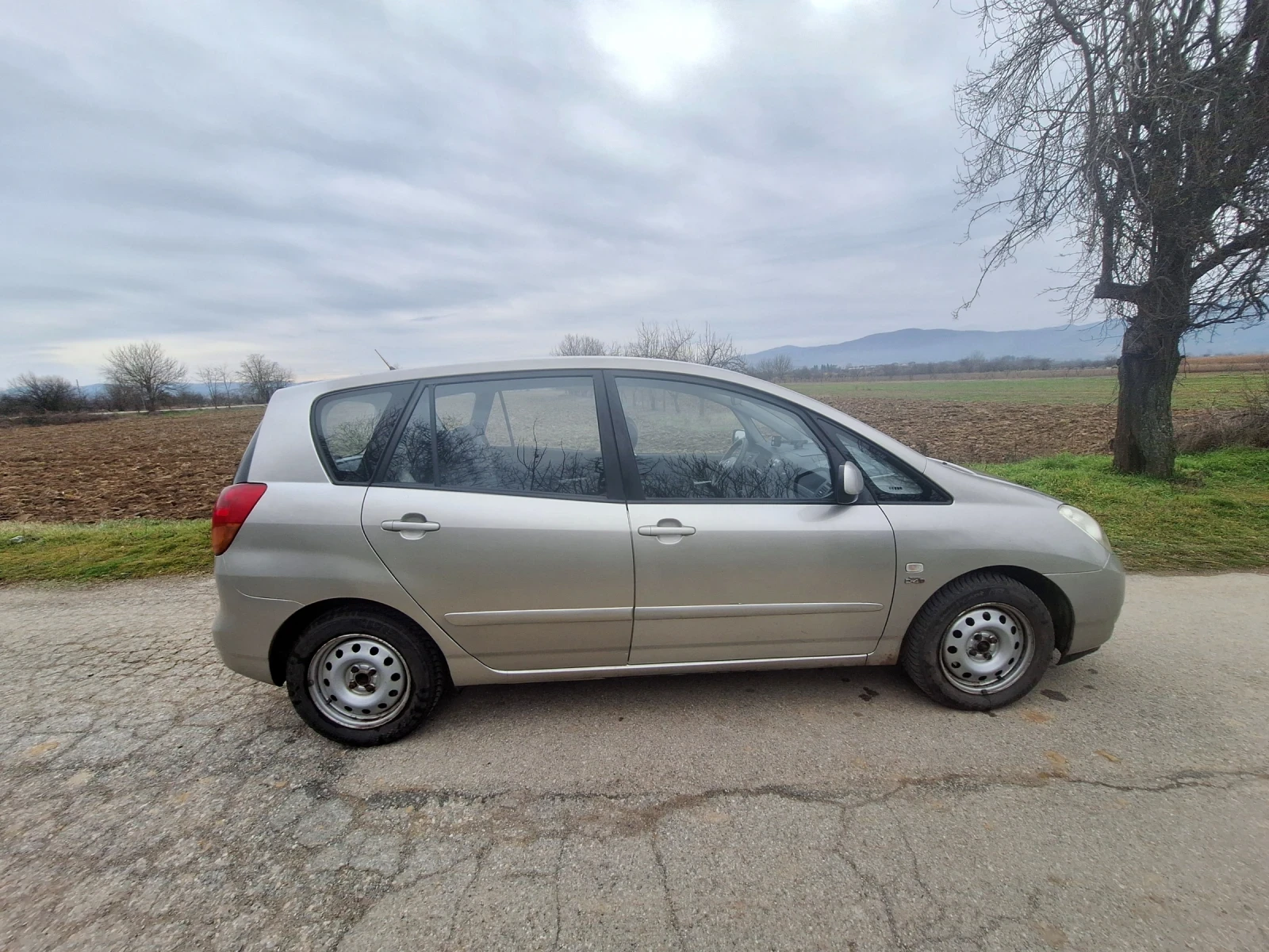 Toyota Corolla verso  - изображение 3