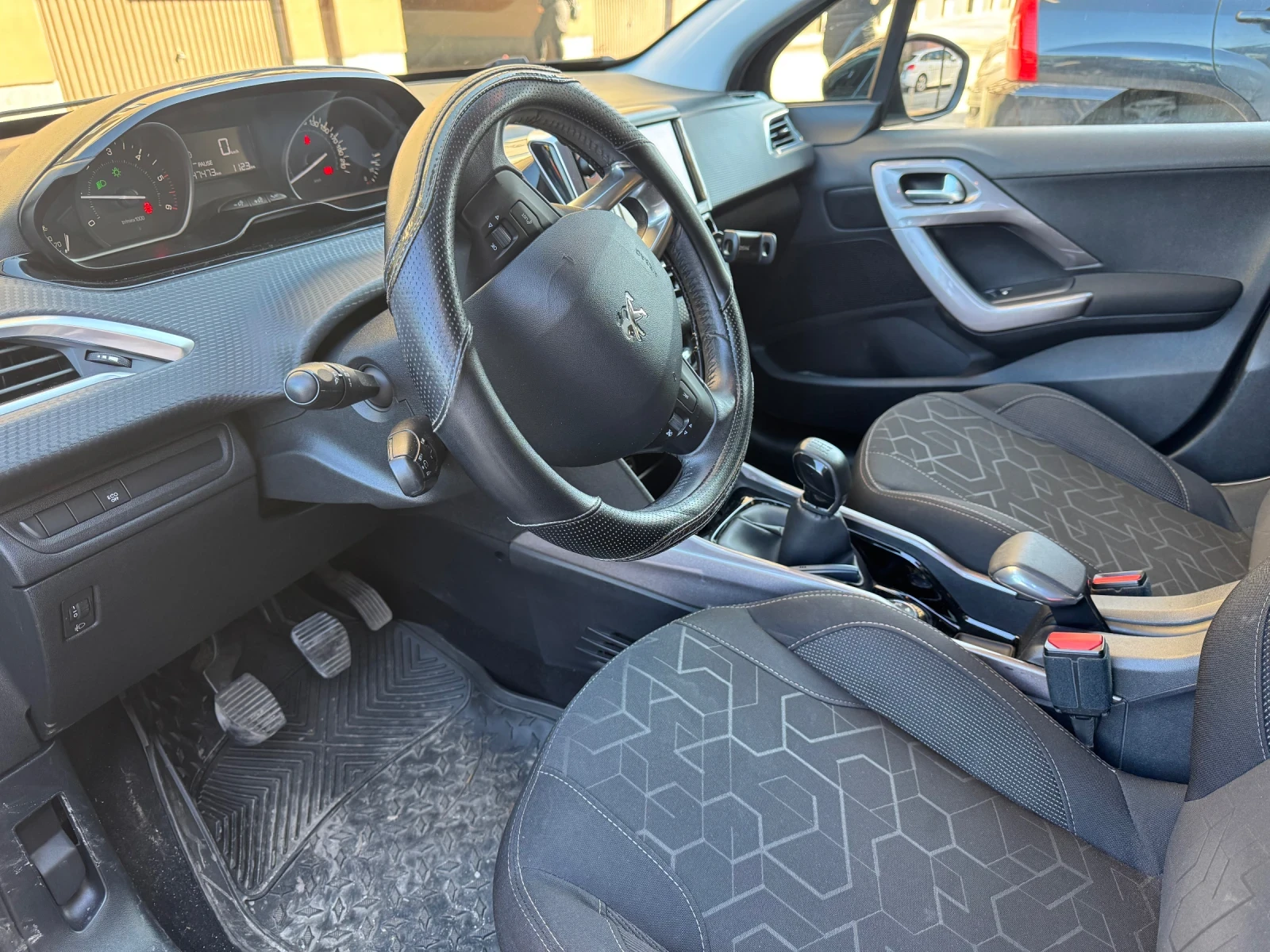 Peugeot 2008 1.6 - изображение 8