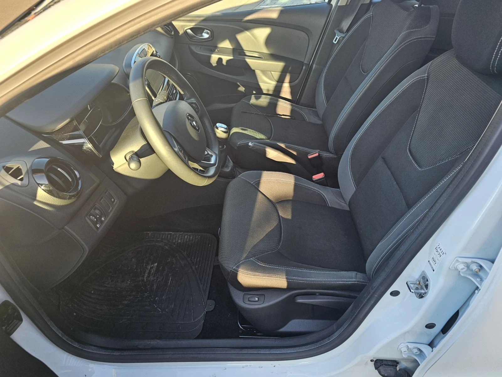 Renault Clio 0.9 Tce 90 к.с. бензин, снимка 12 - Автомобили и джипове - 53849734